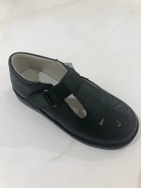 Black t-strap velcro school shoe (flor estrella)