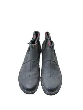 Boots Ankle Flats By Aetrex In Grey, Size: 7 Boots Ankle Flats By Aetrex In Grey, Size: 7