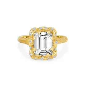 Queen Emerald Cut Diamond Setting with Sprinkled Halo Queen Emerald Cut Diamond Setting with Sprinkled Halo