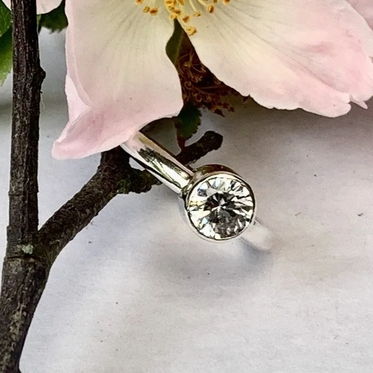Sterling silver and sparkling zirconia ring - UK size L