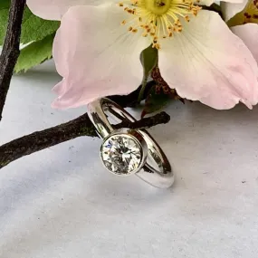 Sterling silver and sparkling zirconia ring - UK size L Sterling silver and sparkling zirconia ring - UK size L