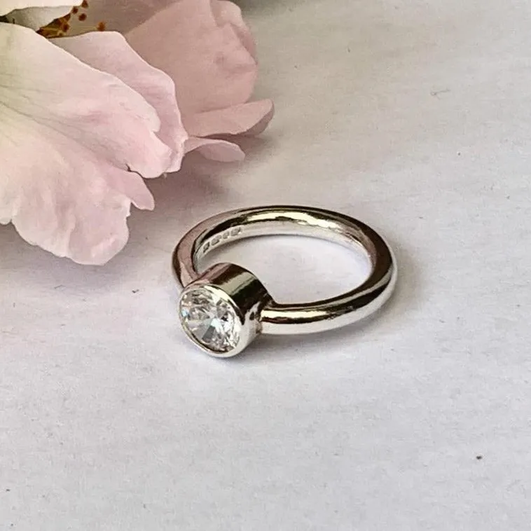 Sterling silver and sparkling zirconia ring - UK size L